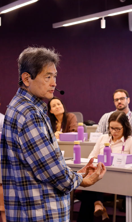 Auro Honda em sala, mentor da Formação Harvard de Negociação